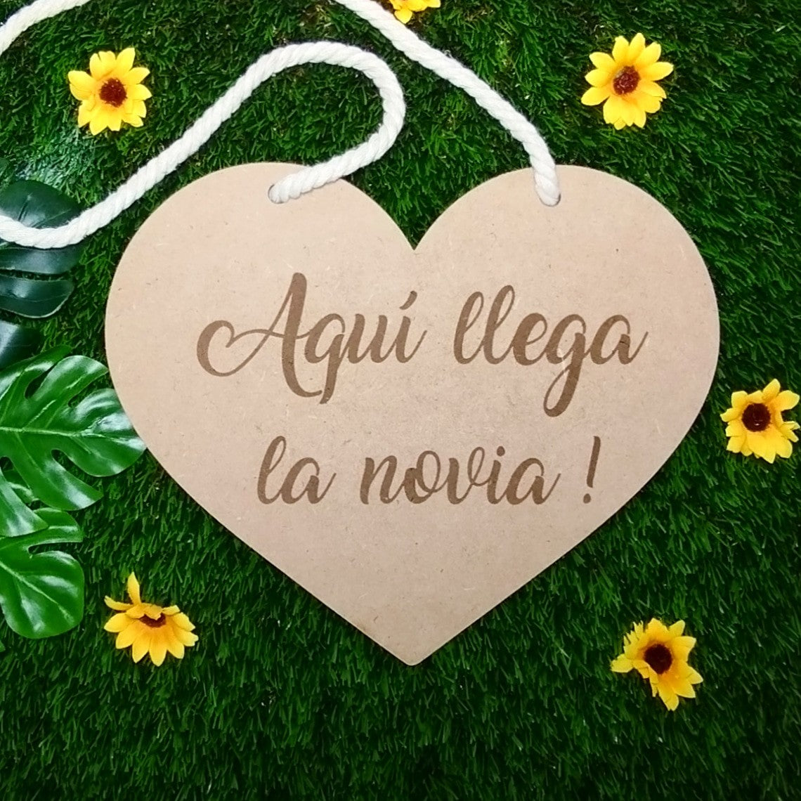 Cartel "Aquí llega la novia"