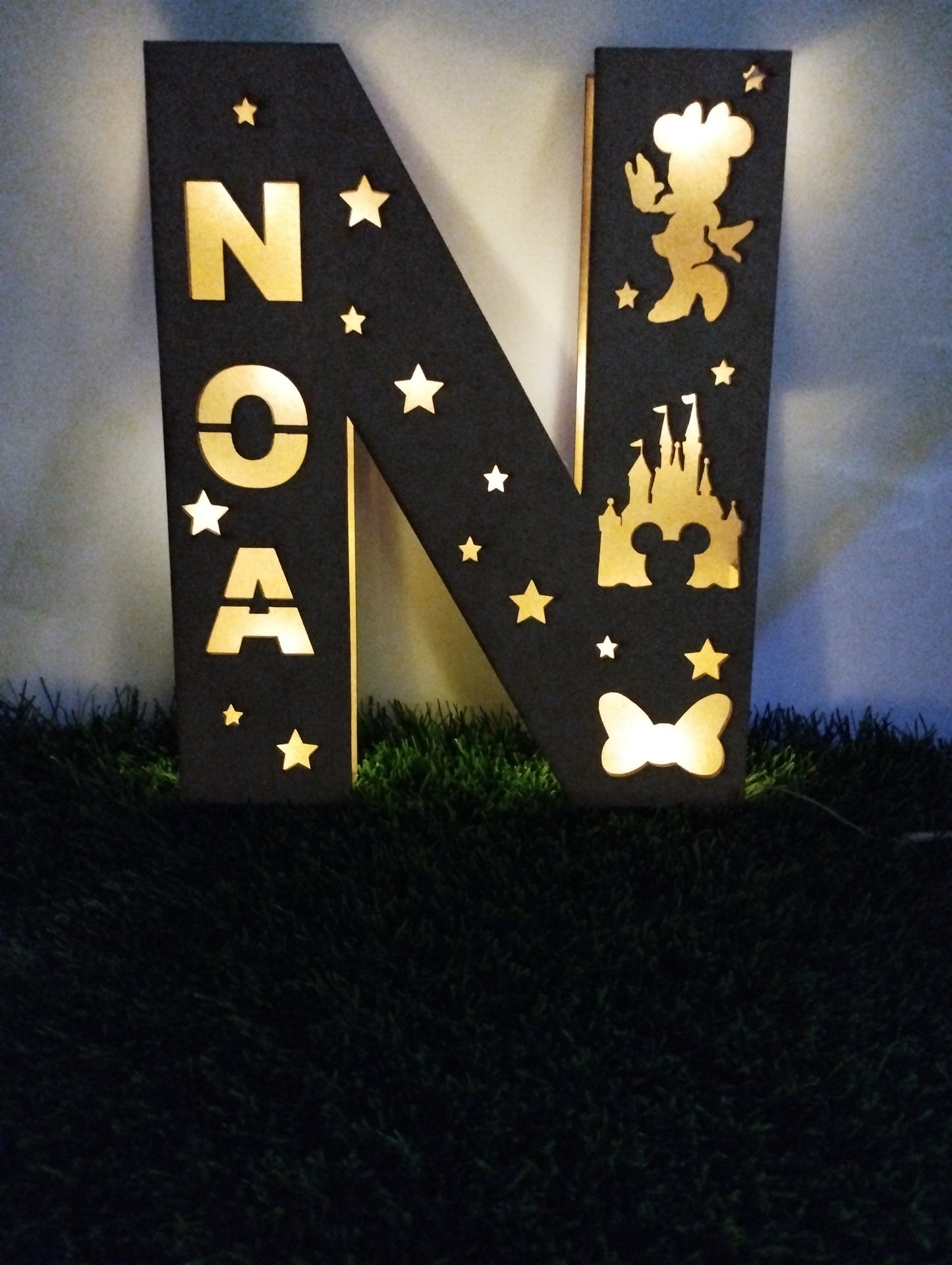 Lámpara quitamiedos con inicial